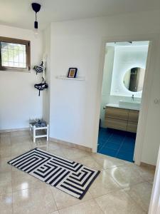 a bathroom with a sink and a black and white rug at Penthouse over Monaco in Beausoleil
