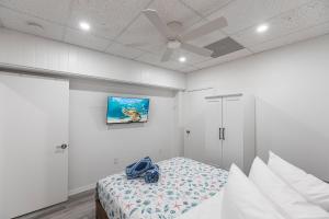 a bedroom with a bed with a ceiling fan at Siesta Key Island Rentals in Siesta Key