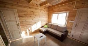 a living room with a couch and a window at Wohnung in Paprotno mit Grill, Garten und Terrasse in Gąski