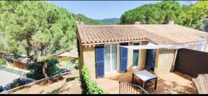Fotografia z galérie ubytovania Parking et Terrasse Maison au village totalement rénovée v destinácii Grimaud