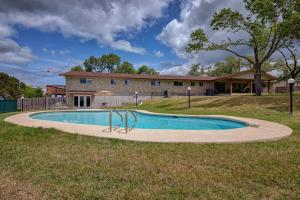 Gallery image of Perfect for Large Groups, Private Pool and Yard in Austin