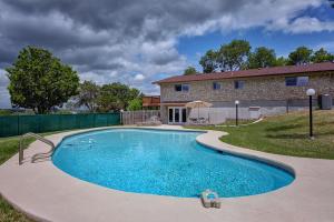 Gallery image of Perfect for Large Groups, Private Pool and Yard in Austin