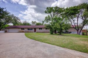 Gallery image of Perfect for Large Groups, Private Pool and Yard in Austin