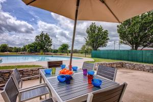 Gallery image of Perfect for Large Groups, Private Pool and Yard in Austin