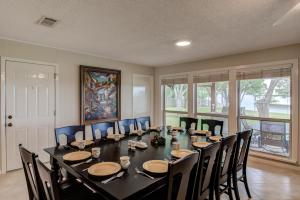 Gallery image of Perfect for Large Groups, Private Pool and Yard in Austin