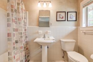 Gallery image of Perfect for Large Groups, Private Pool and Yard in Austin