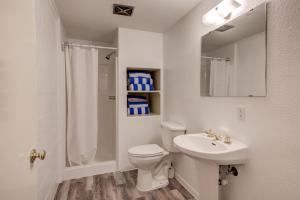 Gallery image of Perfect for Large Groups, Private Pool and Yard in Austin
