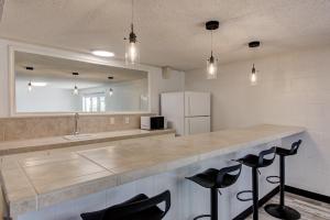 Gallery image of Perfect for Large Groups, Private Pool and Yard in Austin