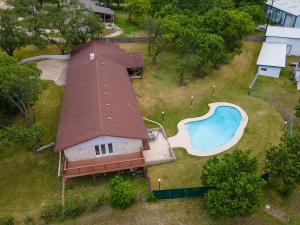 Gallery image of Perfect for Large Groups, Private Pool and Yard in Austin