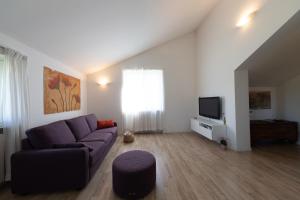 TV a/nebo společenská místnost v ubytování Casa Vecchia Quercia