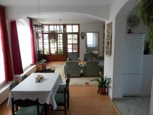 Fotografia z galérie ubytovania Komfortables Appartement mit privatem Pool v destinácii Balatonföldvár