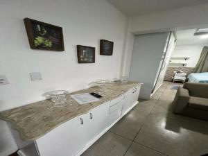 STUDIO 201 | WIFI 600MB | RESIDENCIAL JC, um lugar para ficar.的休息区