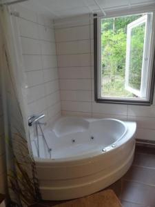 Koupelna v ubytování Renoviertes Ferienhaus in Fallhult mit Sauna, Terrasse und Garten