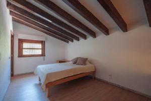 Giường trong phòng chung tại Ca María - Chalet de Montaña en Gandía