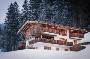 a log home in the snow in the woods at Ferienhaus in Hart Im Zillertal mit Eigenem Balkon in Hart im Zillertal