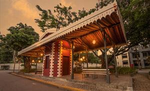 a pavilion with a bench in front of a building at QUARTO TRIPLO - PERTO DO CENTRO DE CONVENÇÕES-FENEARTE-CONFORTO e PRIVACIDADE- RECIFE-Pe in Recife