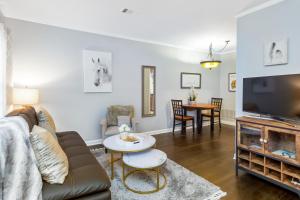 Μια τηλεόραση ή/και κέντρο ψυχαγωγίας στο Best Location in Atlanta by PiedmontPark, Beltline, PCM, GA Tech, Emory