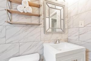 Ένα μπάνιο στο Best Location in Atlanta by PiedmontPark, Beltline, PCM, GA Tech, Emory +20 φωτογραφίες