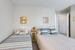 two beds sitting next to each other in a bedroom at Welcoming Port Clinton Home with Private Deck! in Port Clinton