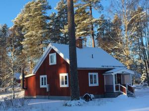 Renoviertes Ferienhaus in Uvanå mit Terrasse, Garten und Grill, kostenloses WiFi v zimě