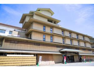 荻的住宿－Senshunraku - Vacation STAY 18489v，一座大型建筑,有一座建筑