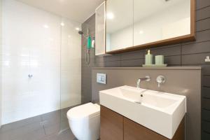 Ένα μπάνιο στο Waterview 2 bedder, very quiet! Near Olympic Park +2 φωτογραφίες