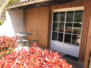 a patio with a table and chairs next to a door at Chambre Thym Mas Bel Esperance in Saint-André-dʼOlérargues