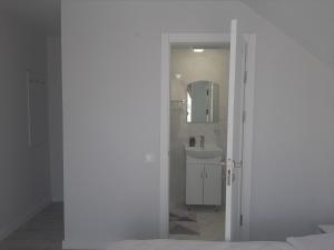 Koupelna v ubytování Sofi + 35 fotografií