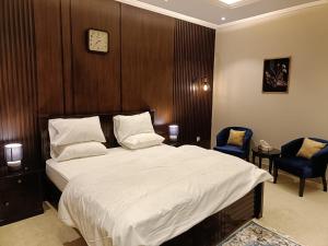 Ένα ή περισσότερα κρεβάτια σε δωμάτιο στο Royal Resort