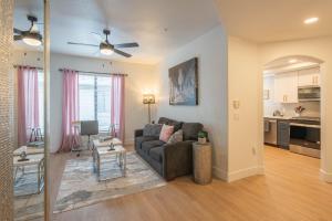 a living room with a couch and a kitchen at King Bed Remodeled and Walkable Adjacent Kierland Golf in Scottsdale +27 photos