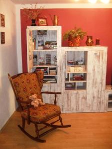 a stuffed teddy bear sitting in a chair in a room at Ferienwohnung für 2 Personen ca 60 qm in Obernzell, Bayern Bayerischer Wald in Obernzell