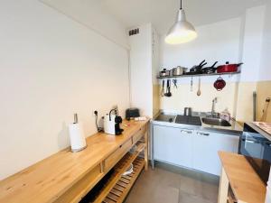 Studio Cosy-Vue Mer Panoramique Exceptionnelle的厨房或小厨房