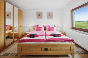 Postel nebo postele na pokoji v ubytování Ferienhaus in Roggendorf Haus - Fernblick