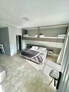 Ένα ή περισσότερα κρεβάτια σε δωμάτιο στο Reina Mora Hotel +53 φωτογραφίες