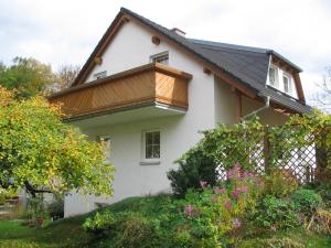 a house with a wooden balcony on top of it at Apartment Sonnenberge in Jena