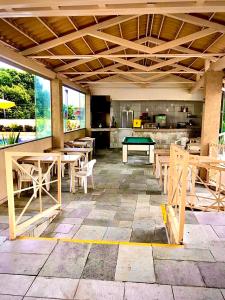 Paradise Flat Residence的戶外休息區或室外區