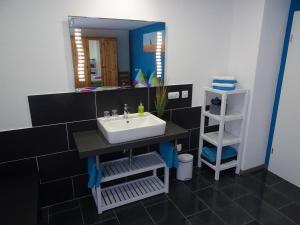 ห้องน้ำของ Ferienwohnung mit Terrasse und Panoramablick