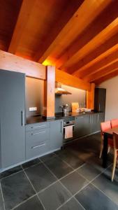 A cozinha ou cozinha compacta de Cal cavalé