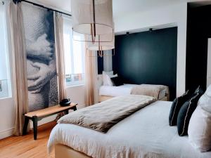 Galeriebild der Unterkunft Grande Maison Bourgeoise avec Cour Privative, 5 Chambres, WiFi, Proche Commerces et Nature - FR-1-510-186 in Abscon