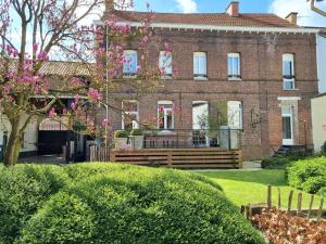 a brick house with a bench in front of it at Grande Maison Bourgeoise avec Cour Privative, 5 Chambres, WiFi, Proche Commerces et Nature - FR-1-510-186 in Abscon
