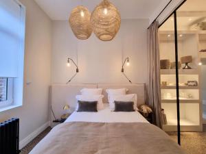 Galeriebild der Unterkunft Grande Maison Bourgeoise avec Cour Privative, 5 Chambres, WiFi, Proche Commerces et Nature - FR-1-510-186 in Abscon + 27 Fotos