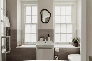 a bathroom with a sink and a mirror at Holborn Townhouse in London +22 photos