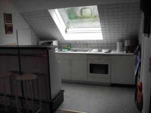 a small kitchen with a sink and a window at Ferienhaus in Obernsees mit Garten, Terrasse und Grill in Mistelgau