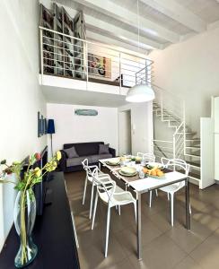 Posezení v ubytování Mare del Sud , Lovely apartment with sea view + 22 fotografií