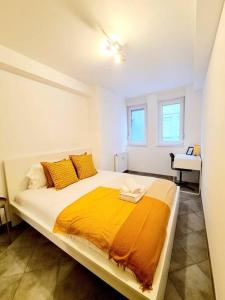 a bedroom with a bed with a yellow blanket on it at Spacious one bedroom with garden&balcony in Pulvermühle