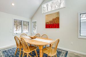 Gallery image of Home with Fireplace Less Than 1 Mi to Peninsula State Park! in Fish Creek +20 photos