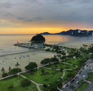 an aerial view of a beach with a parking lot at Mar Doce Lar in Santos