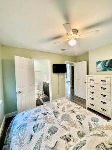 a bedroom with a bed and a ceiling fan at Ocean Springs Cottage 2 Bedroom 2 Bath in Ocean Springs