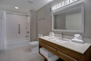 Koupelna v ubytování Home2 Suites Dallas-Frisco