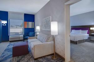 Postel nebo postele na pokoji v ubytování Home2 Suites Dallas-Frisco